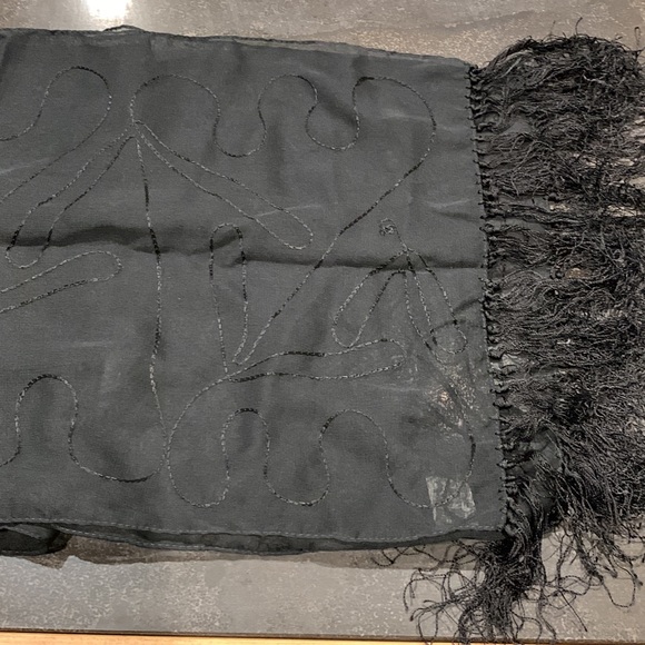 Women’s Scarf - Picture 7 of 7